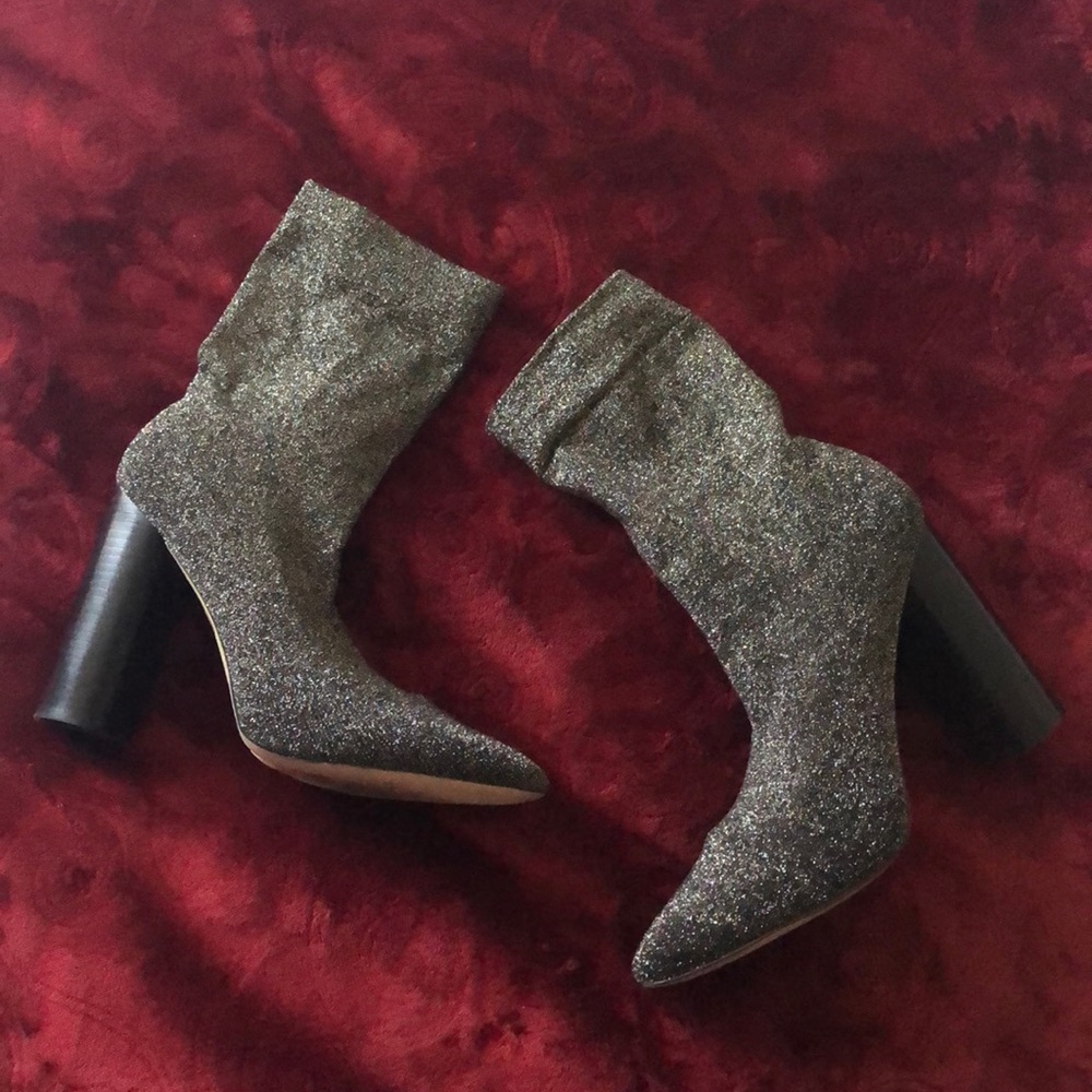 Aldo Gold/Silver Metallic ankle Bootie size:9